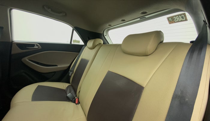 2016 Hyundai Elite i20 ASTA 1.2, Petrol, Manual, 24,801 km, Right Side Rear Door Cabin