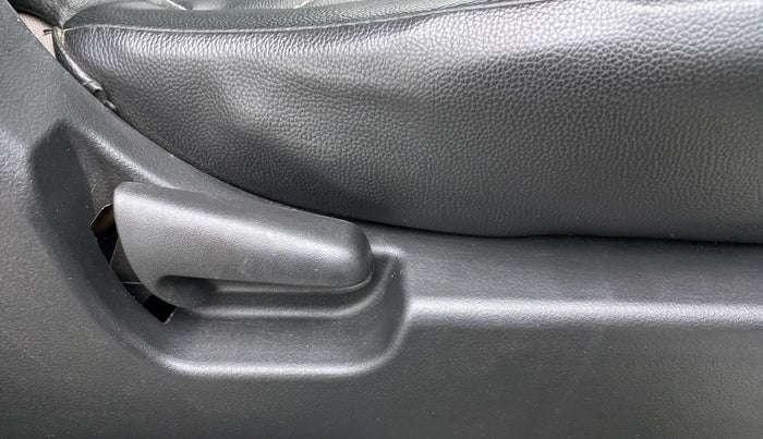 2016 Maruti Wagon R 1.0 VXI, Petrol, Manual, 36,954 km, Driver Side Adjustment Panel
