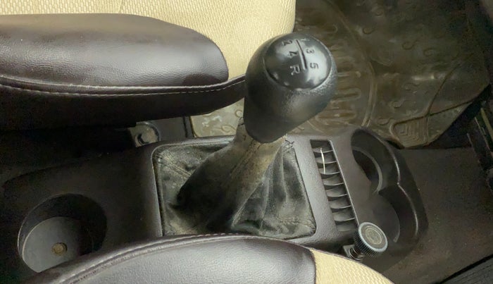 2013 Hyundai Santro Xing GL PLUS, Petrol, Manual, 79,424 km, Gear lever - Boot cover slightly torn
