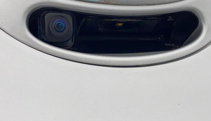 2017 Hyundai Grand i10 ASTA 1.2 KAPPA VTVT, CNG, Manual, 52,300 km, Dicky (Boot door) - Handle has minor damage