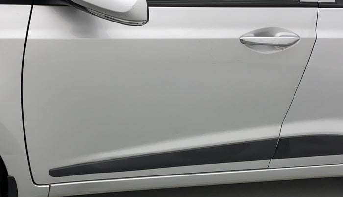 2017 Hyundai Grand i10 ASTA 1.2 KAPPA VTVT, CNG, Manual, 52,300 km, Front passenger door - Slight discoloration