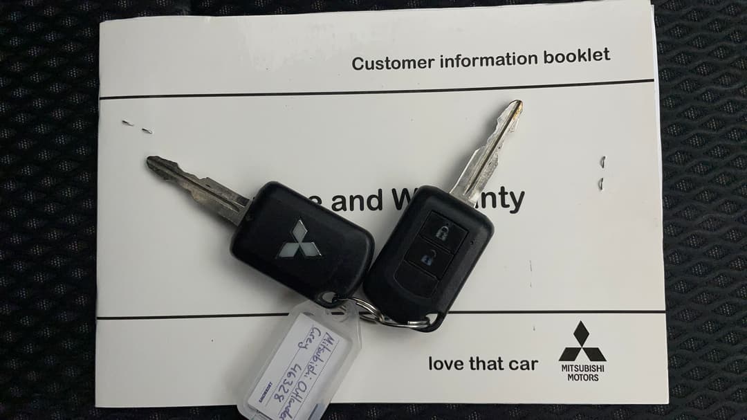 2017 Mitsubishi Outlander Ls Safety Pack (4x4) 7 Seats, Automatic, 111055 km, Key Close-up
