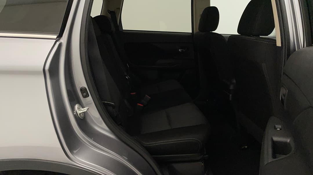 2017 Mitsubishi Outlander Ls Safety Pack (4x4) 7 Seats, Automatic, 111055 km, Right Side Rear Door Cabin View