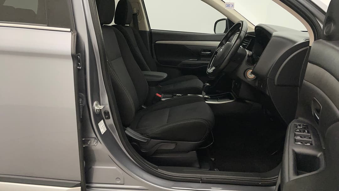 2017 Mitsubishi Outlander Ls Safety Pack (4x4) 7 Seats, Automatic, 111055 km, Right Side Front Door Cabin View
