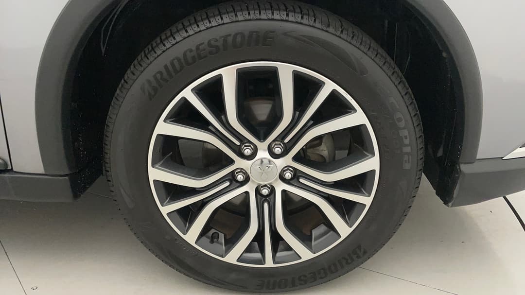2017 Mitsubishi Outlander Ls Safety Pack (4x4) 7 Seats, Automatic, 111055 km, Right Front Wheel