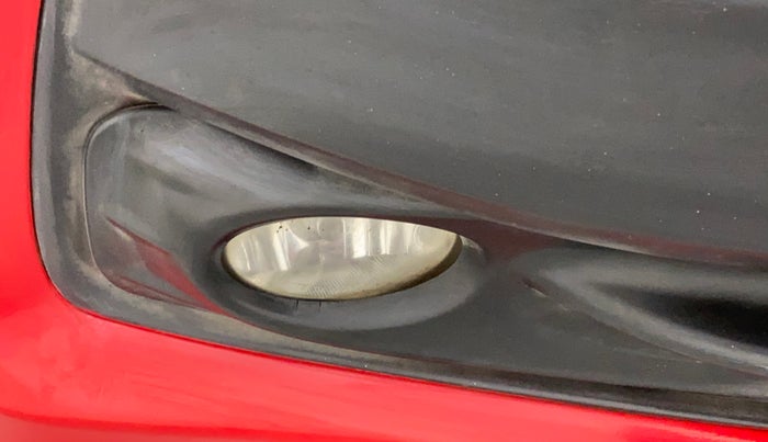 2014 Honda Brio VX AT, Petrol, Automatic, 93,107 km, Right fog light - Not fixed properly
