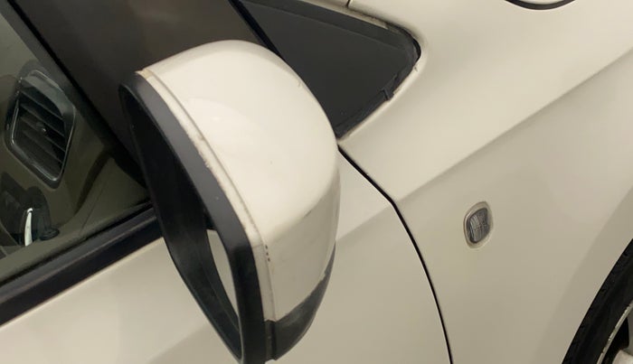 2015 Skoda Rapid ELEGANCE 1.6 MPI MT, Petrol, Manual, 63,084 km, Right rear-view mirror - Minor scratches