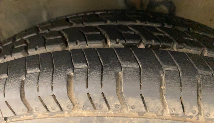 2011 Maruti A Star VXI, Petrol, Manual, 42,240 km, Left Front Tyre Tread