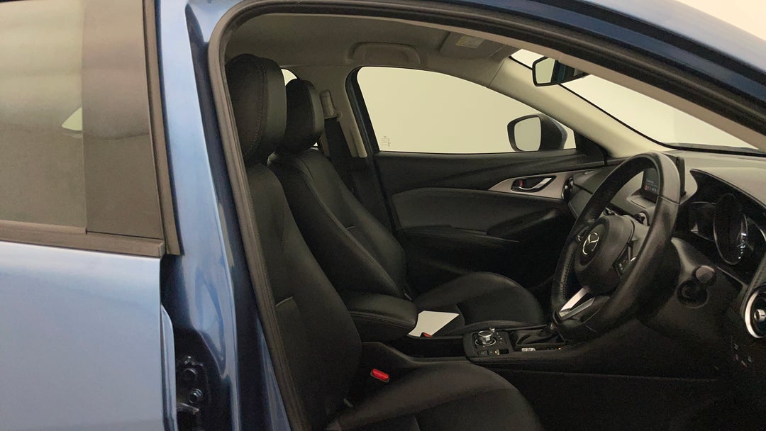2018 Mazda CX-3 S Touring (FWD), Automatic, 174013 km, Right Side Front Door Cabin View