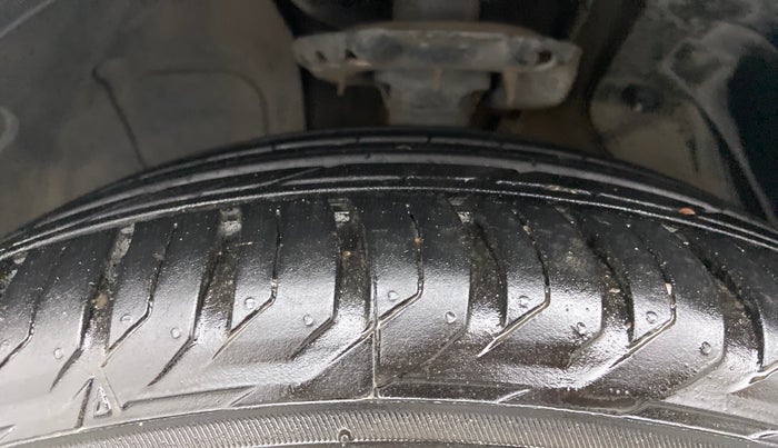 2018 Hyundai Tucson GLS 2WD AT PETROL, Petrol, Automatic, 62,523 km, Left Front Tyre Tread