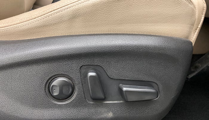 2018 Hyundai Tucson GLS 2WD AT PETROL, Petrol, Automatic, 62,523 km, Driver Side Adjustment Panel