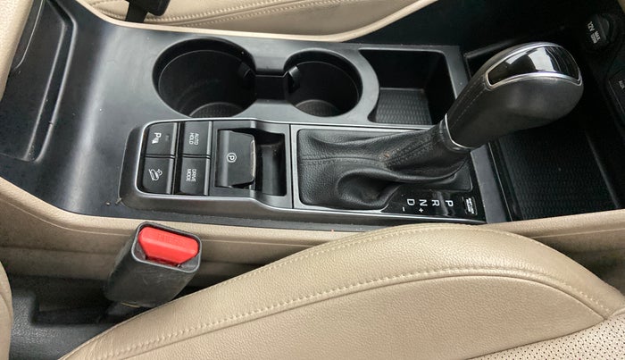 2018 Hyundai Tucson GLS 2WD AT PETROL, Petrol, Automatic, 62,523 km, Gear Lever
