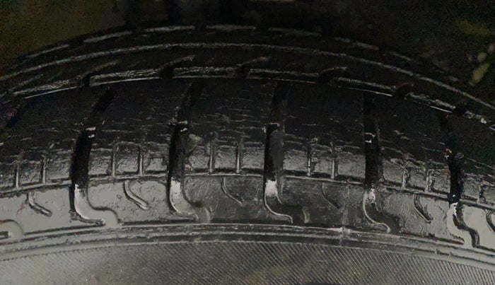 2010 Maruti Swift VDI, Diesel, Manual, 41,170 km, Right Front Tyre Tread