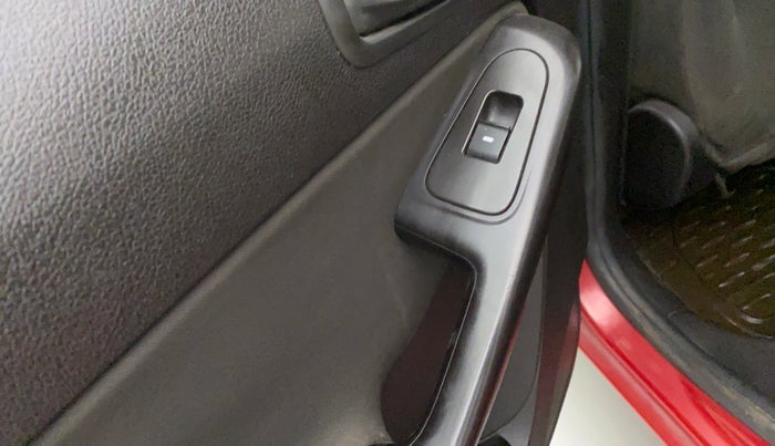 2015 Tata Bolt XMS REVOTRON, Petrol, Manual, 60,878 km, Left rear window switch / handle - Switch/handle not functional