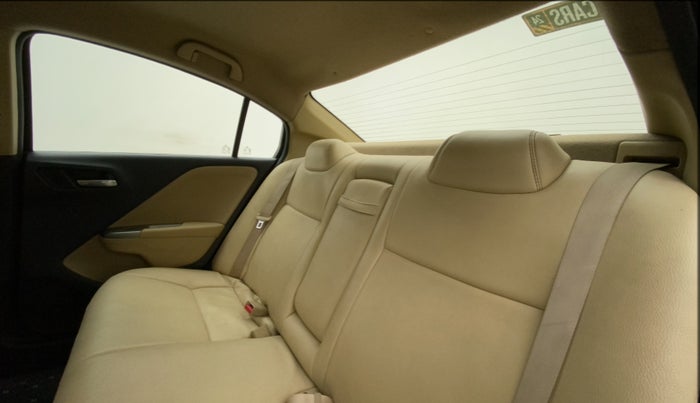 2016 Honda City 1.5L I-VTEC V MT, Petrol, Manual, 1,11,638 km, Right Side Rear Door Cabin