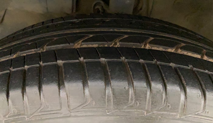 2016 Honda City 1.5L I-VTEC V MT, Petrol, Manual, 1,11,638 km, Left Front Tyre Tread