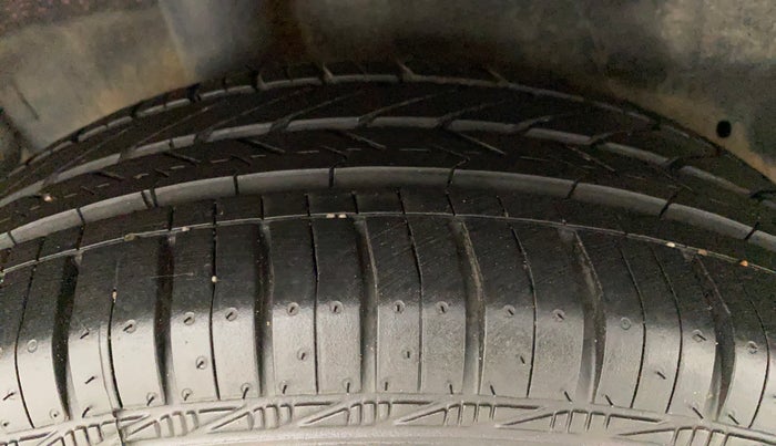 2015 Maruti Celerio ZXI, Petrol, Manual, 40,316 km, Right Rear Tyre Tread