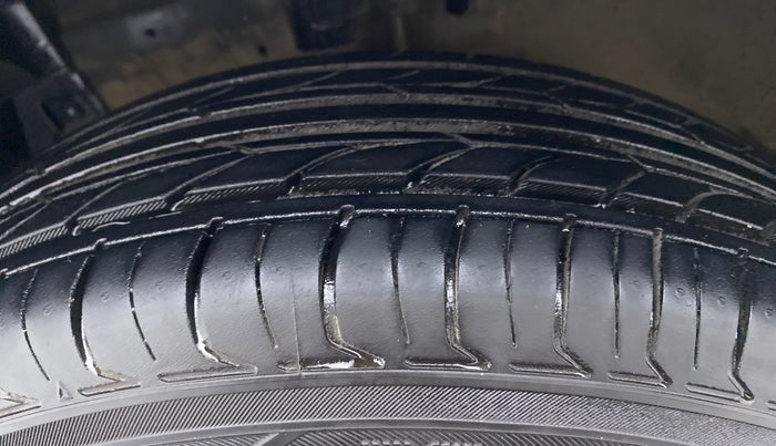 2014 Maruti Swift Dzire VXI, Petrol, Manual, 65,239 km, Left Front Tyre Tread