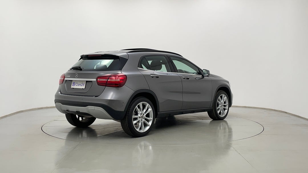 Right Back Diagonal (45- Degree) View