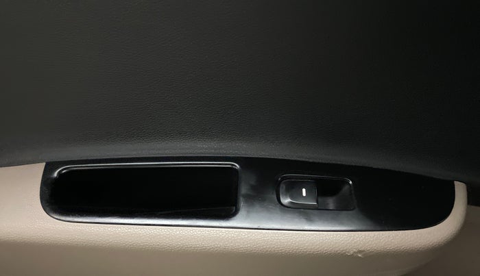 2015 Hyundai Grand i10 SPORTZ 1.2 KAPPA VTVT, Petrol, Manual, 47,387 km, Left rear window switch / handle - Switch/handle not functional