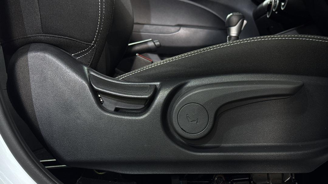 2025 Hyundai Venue Venue, Automatic, 26294 km, Drivers Side Adjustment Panel