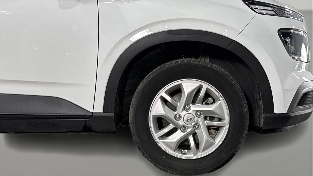 2025 Hyundai Venue Venue, Automatic, 26294 km, Right Front Wheel