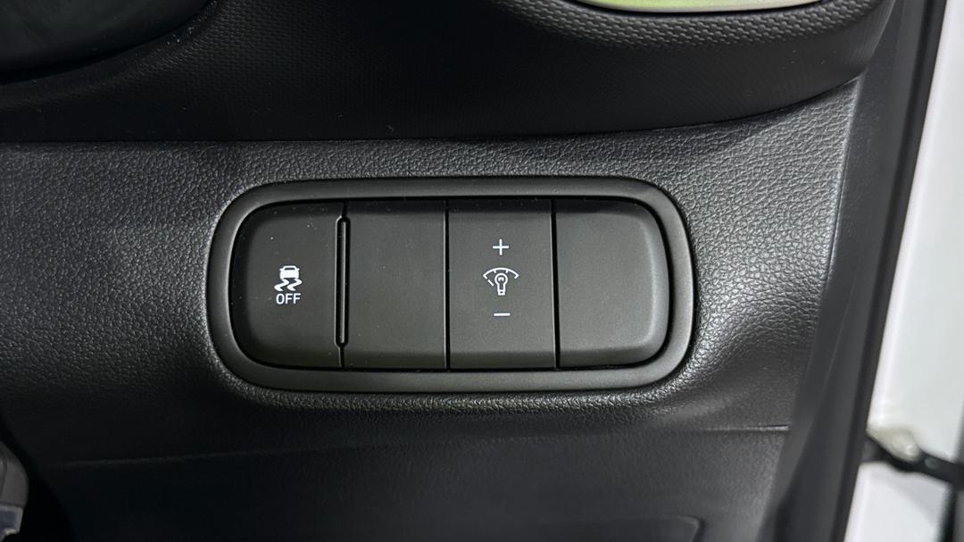 2025 Hyundai Venue Venue, Automatic, 26294 km, Utility Switches/Buttons