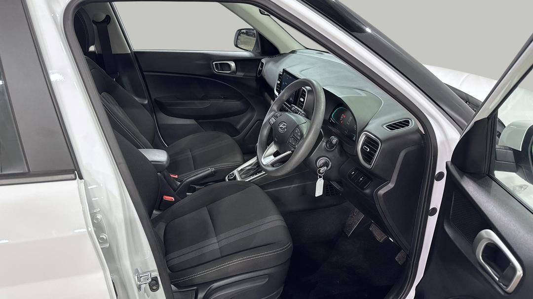 2025 Hyundai Venue Venue, Automatic, 26294 km, Right Side Front Door Cabin View
