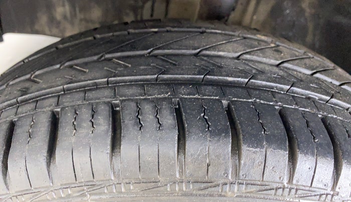 2012 Toyota Etios G, Petrol, Manual, 67,685 km, Left Front Tyre Tread