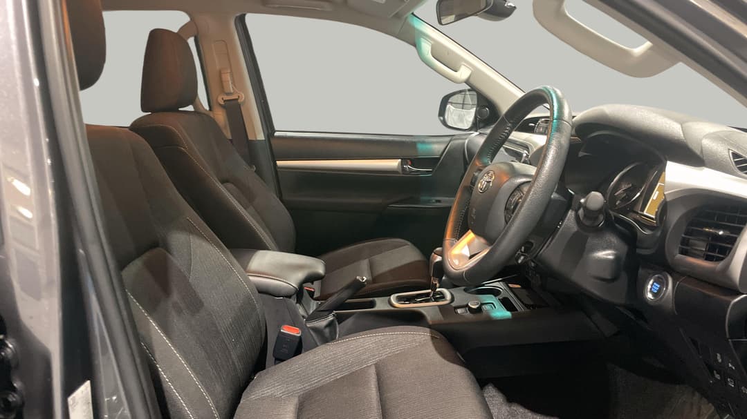 2024 Toyota Hilux Sr5 (4x4), Automatic, 27715 km, Right Side Front Door Cabin View