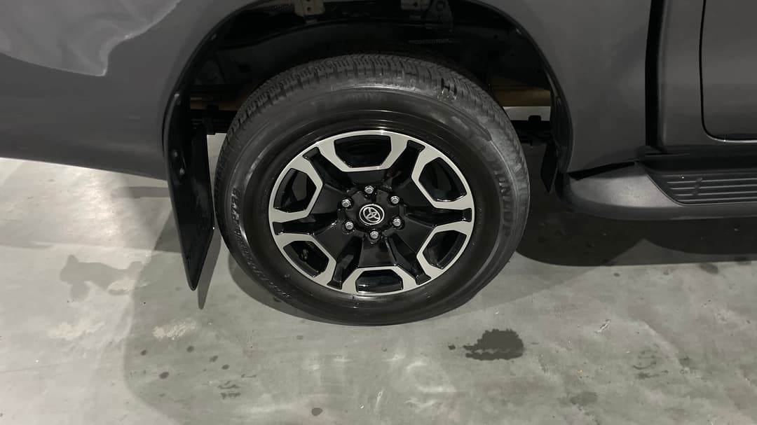 2024 Toyota Hilux Sr5 (4x4), Automatic, 27715 km, Right Rear Wheel