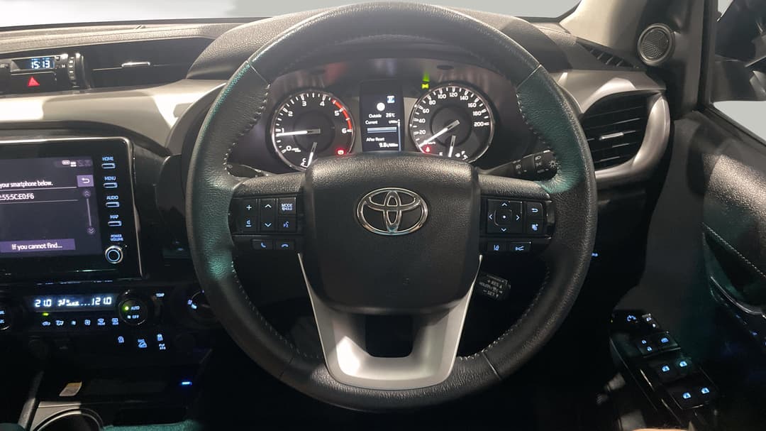2024 Toyota Hilux Sr5 (4x4), Automatic, 27715 km, Steering Wheel Close-up