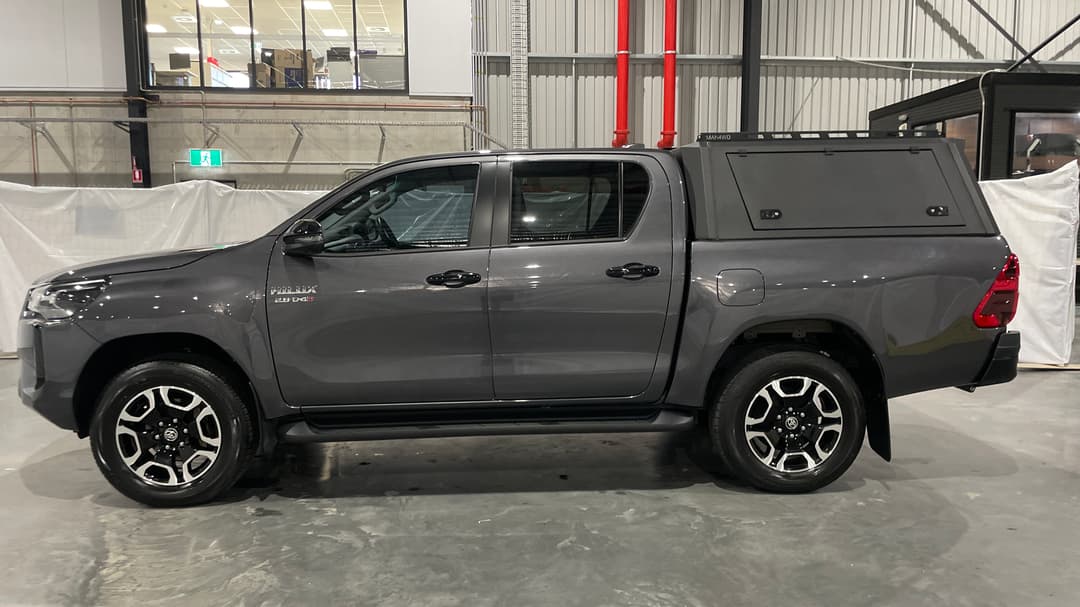 2024 Toyota Hilux Sr5 (4x4), Automatic, 27715 km, Left Side View