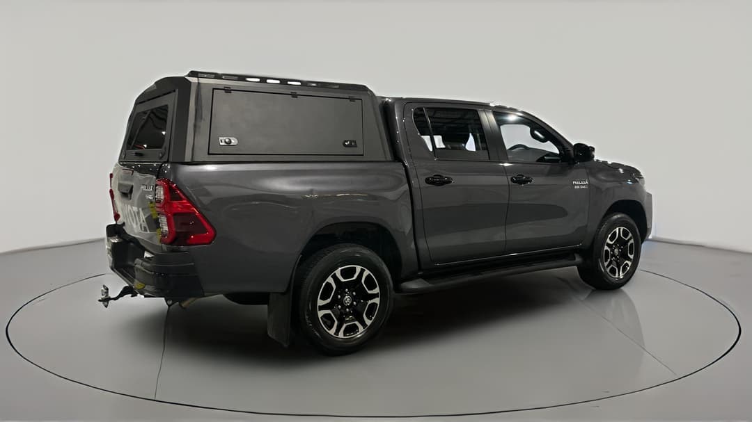 2024 Toyota Hilux Sr5 (4x4), Automatic, 27715 km, Right Back Diagonal (45- Degree) View