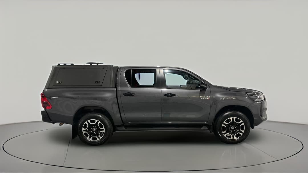 2024 Toyota Hilux Sr5 (4x4), Automatic, 27715 km, Right Side View