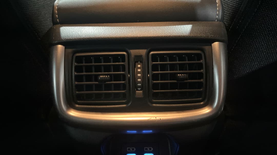 2024 Toyota Hilux Sr5 (4x4), Automatic, 27715 km, Rear A/C Vent