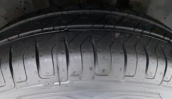 2018 Maruti Swift VXI AMT D, Petrol, Automatic, 23,410 km, Left Rear Tyre Tread