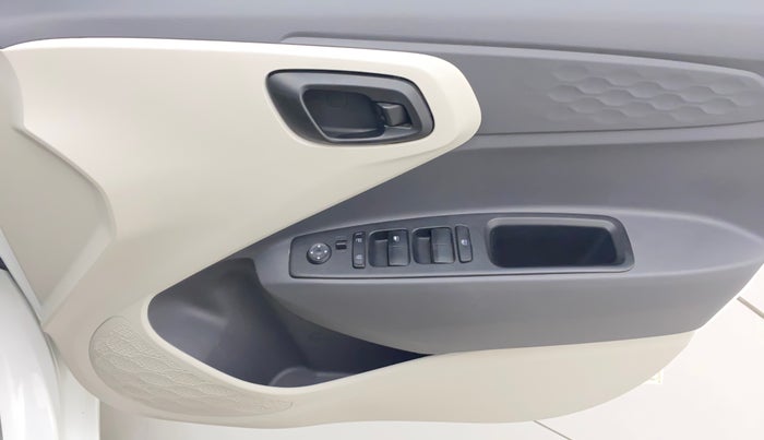 2021 Hyundai AURA S 1.2 CNG, CNG, Manual, 66,390 km, Driver Side Door Panels Control