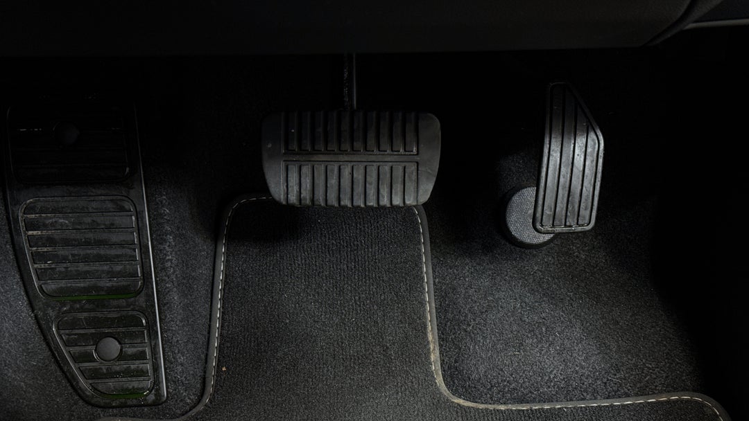 2020 Subaru Outback AWD, Automatic, 84367 km, Pedals and Footmat