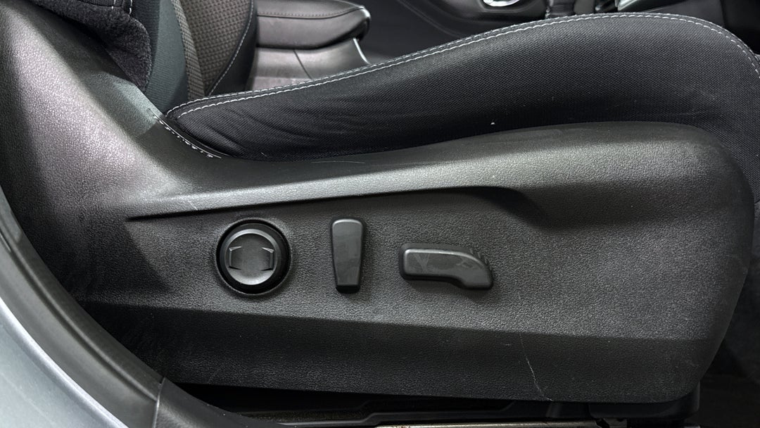 2020 Subaru Outback AWD, Automatic, 84367 km, Drivers Side Adjustment Panel