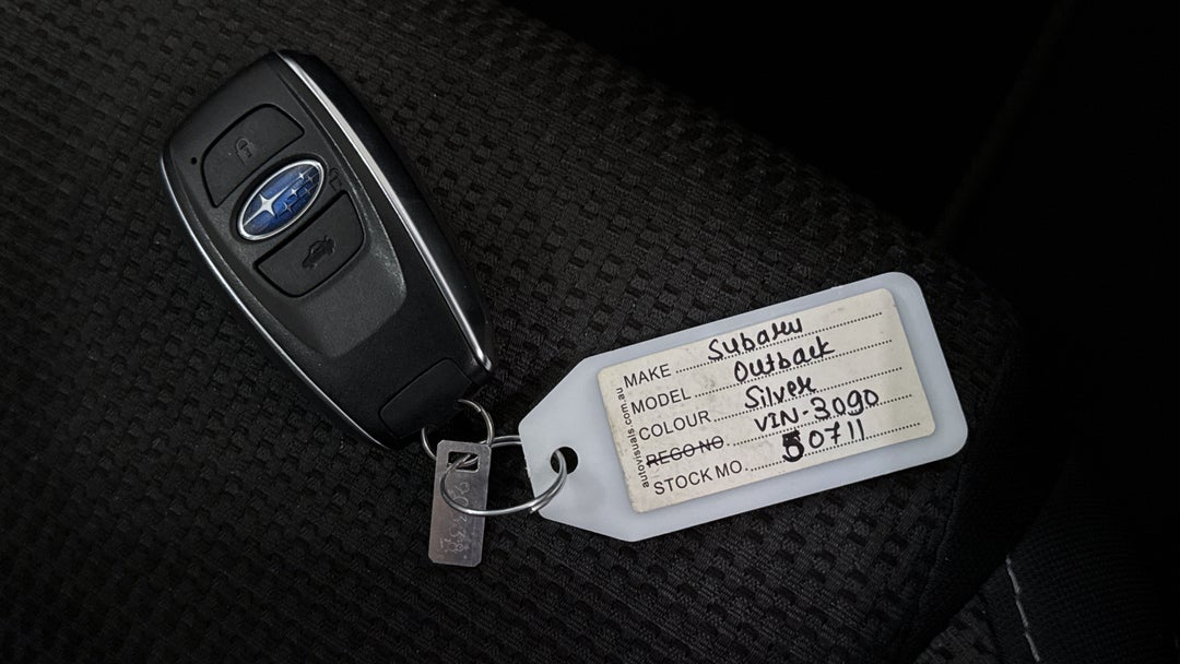 2020 Subaru Outback AWD, Automatic, 84367 km, Key Close-up