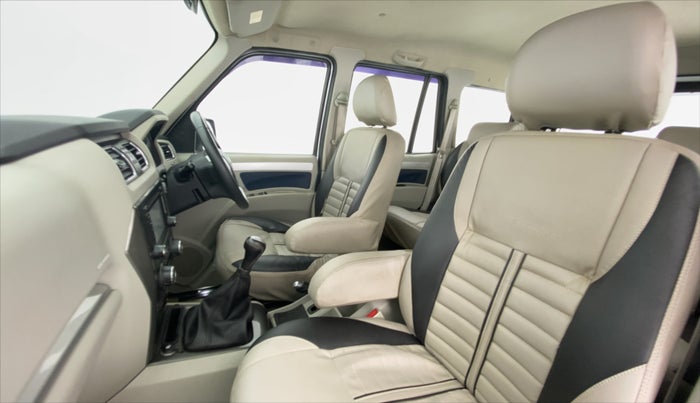 2018 Mahindra Scorpio S11, Diesel, Manual, 84,667 km, Right Side Front Door Cabin
