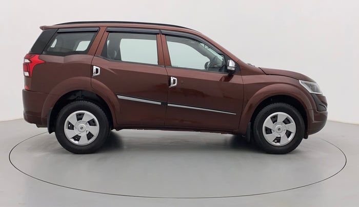 2018 Mahindra XUV500 W5 FWD, Diesel, Manual, 60,096 km, Right Side View
