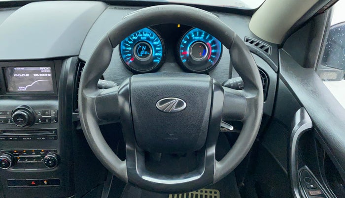 2018 Mahindra XUV500 W5 FWD, Diesel, Manual, 60,096 km, Steering Wheel Close Up