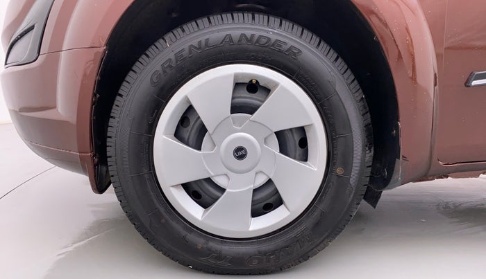 2018 Mahindra XUV500 W5 FWD, Diesel, Manual, 60,096 km, Left Front Wheel
