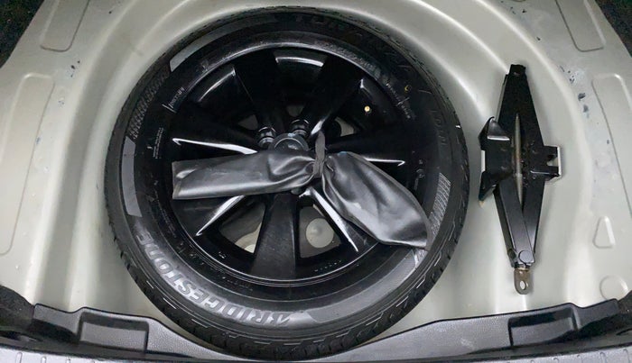 2016 Toyota Corolla Altis G, Petrol, Manual, 38,119 km, Spare Tyre