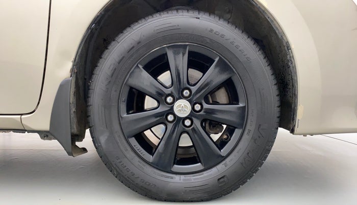 2016 Toyota Corolla Altis G, Petrol, Manual, 38,119 km, Right Front Wheel