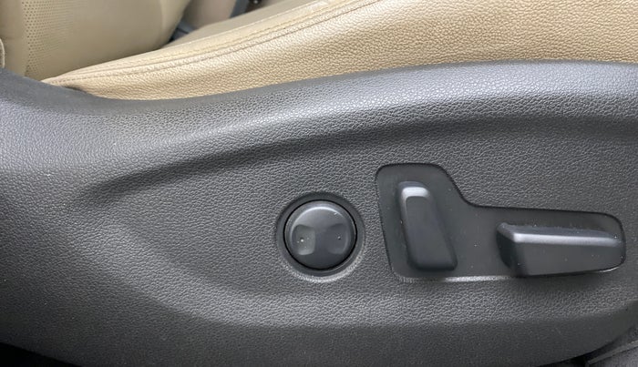 2016 Hyundai Tucson GLS 2WD AT DIESEL, Diesel, Automatic, 40,898 km, Driver Side Adjustment Panel