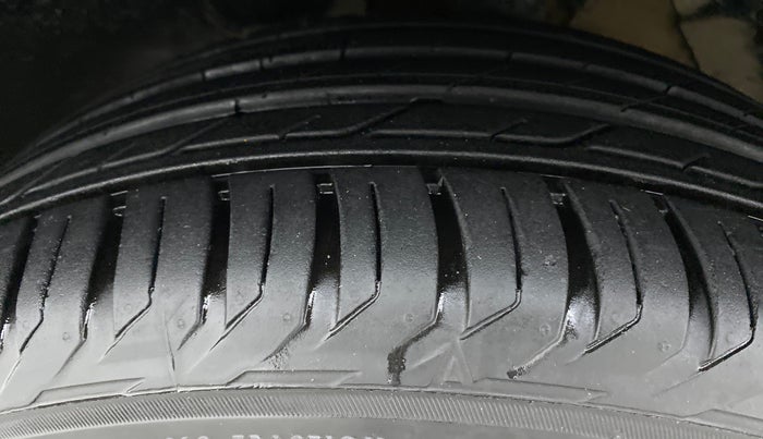 2016 Hyundai Tucson GLS 2WD AT DIESEL, Diesel, Automatic, 40,898 km, Left Front Tyre Tread