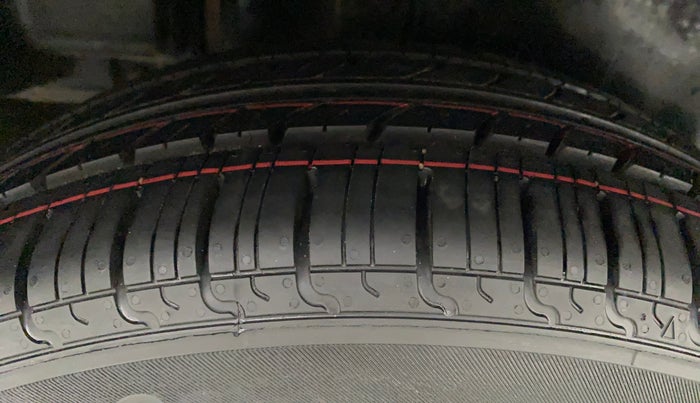 2015 Maruti Ciaz VXI+, Petrol, Manual, 56,400 km, Right Rear Tyre Tread